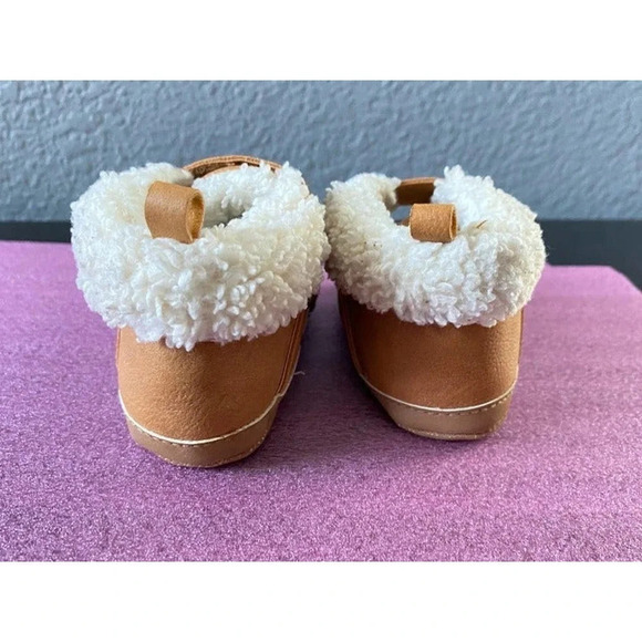 Pre-owned Baby Carter’s Tan/Brown Fur Booties 3-6 Months Warm Casual - Picture 3 of 8